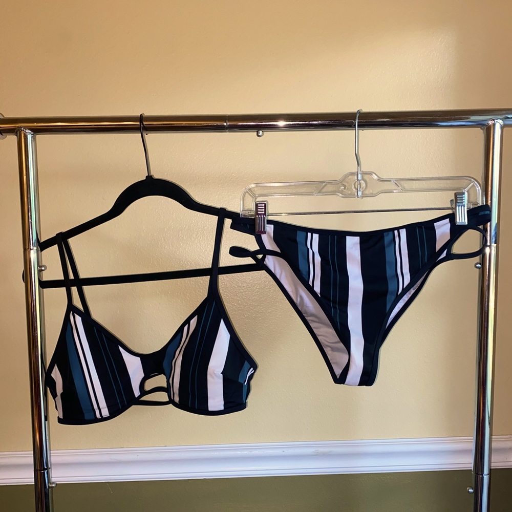 Cupshe sporty bikini set